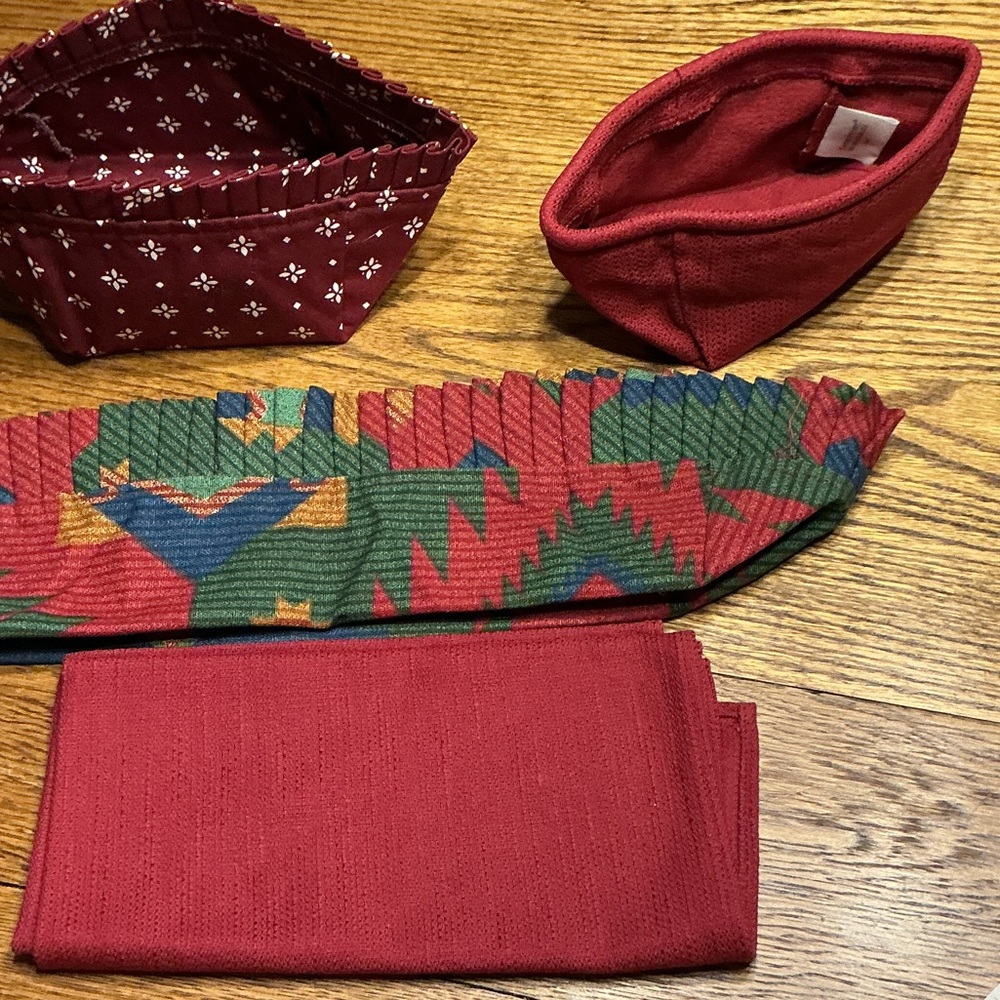 Three Longaberger liners tea/med berry/bread and one cloth paprika napkin